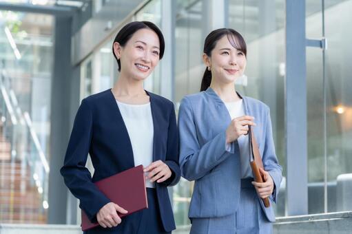 オフィスで仕事をするビジネスウーマン ビジネス,会議,ビジネスウーマンの写真素材