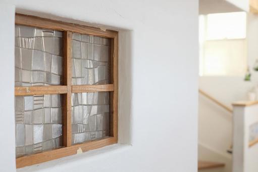 アンティークな室内窓 クラシック,一軒家,北欧風の写真素材