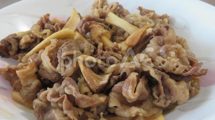 牛肉とエリンギの炒め物 牛肉,牛,肉の写真素材