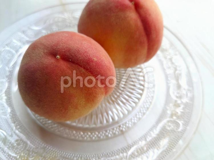 まるごと桃（2） 夏,果物,アップの写真素材