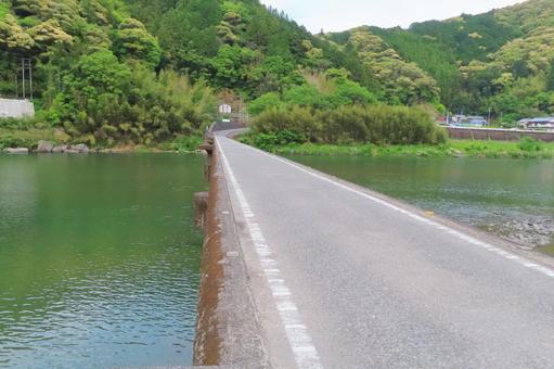【高知県】名越屋沈下橋 【高知県】名越屋沈下橋 名越屋沈下橋,沈下橋,橋の写真素材