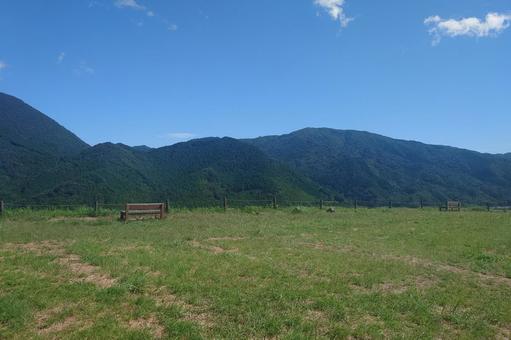 島根県-津和野城跡-三十間台のベンチ 島根県-津和野城跡-三十間台のベンチ 津和野城跡,城,国指定史跡の写真素材