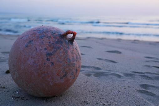 Drifting objects on the beach Floating balls, coastal, beach, sea, JPG