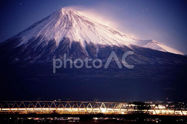 冬の富士山と東海道新幹線 新幹線,富士山,東海道新幹線の写真素材
