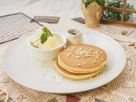 カフェのメープルパンケーキプレート カフェのメープルパンケーキプレートの写真
