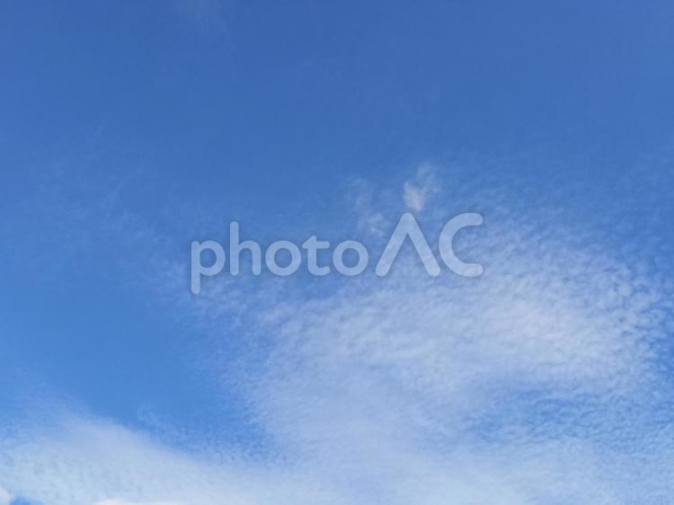 9月の青空と白雲-5 夏空,雲,背景素材の写真素材