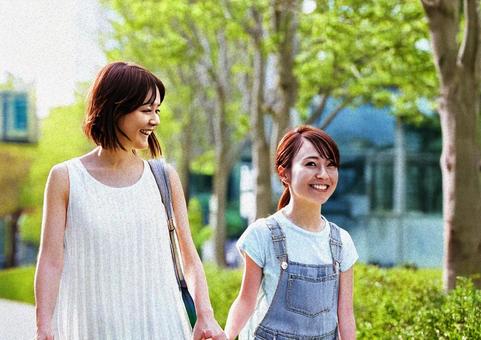 散歩する親子 散歩する親子の写真