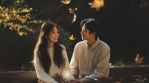 優しい光に包まれた男女の写真