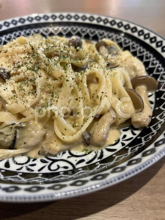 ランチ　牡蠣とキノコのフェットチーネ② パスタ,スパゲッティ,クリームパスタの写真素材
