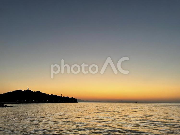 夕焼けと海 海,夕焼け,夕日の写真素材