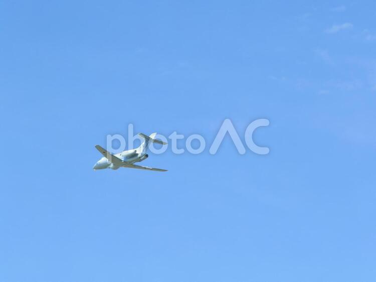 青い空と戦闘機 青,空,戦闘機の写真素材