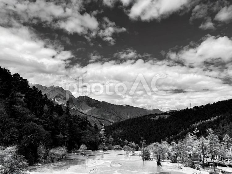 ノアールな睡美人山 風景,海外,山の写真素材