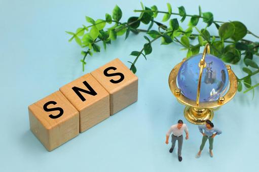 SNSと書かれたブロック sns,コミュニケーション,ネットの写真素材