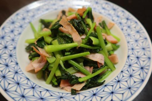 ほうれん草とベーコンの炒め物(アップ) ほうれん草とベーコンの炒め物(アップ)の写真