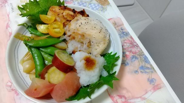 今日の夕食 今日の夕食 夕食,献立,鶏肉の写真素材
