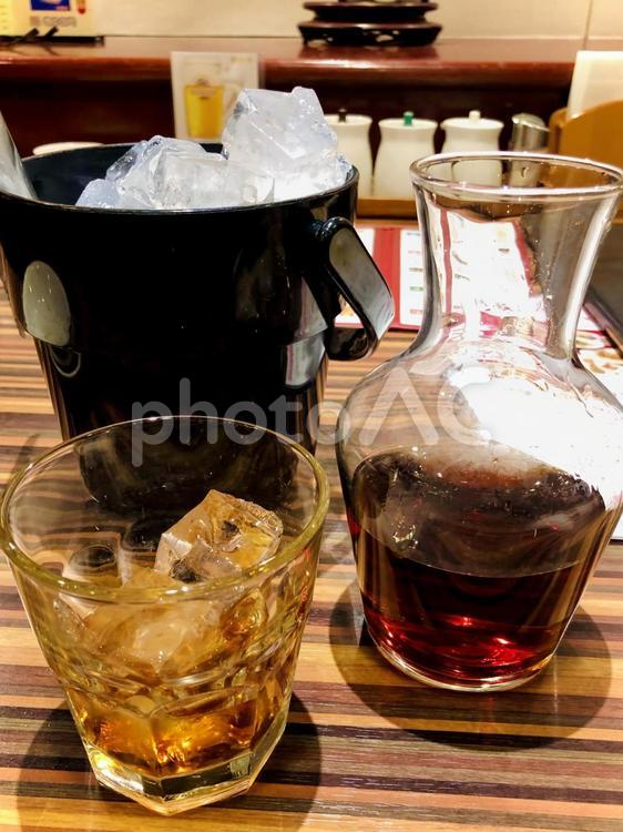 紹興酒とグラス、アイスペール 紹興酒,中華料理店,食べ物の写真素材