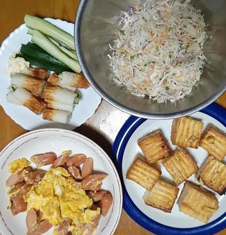 今日のご飯　2025.8.28① 春雨サラダ,ちくわきゅうり,ウインナー卵とじの写真素材