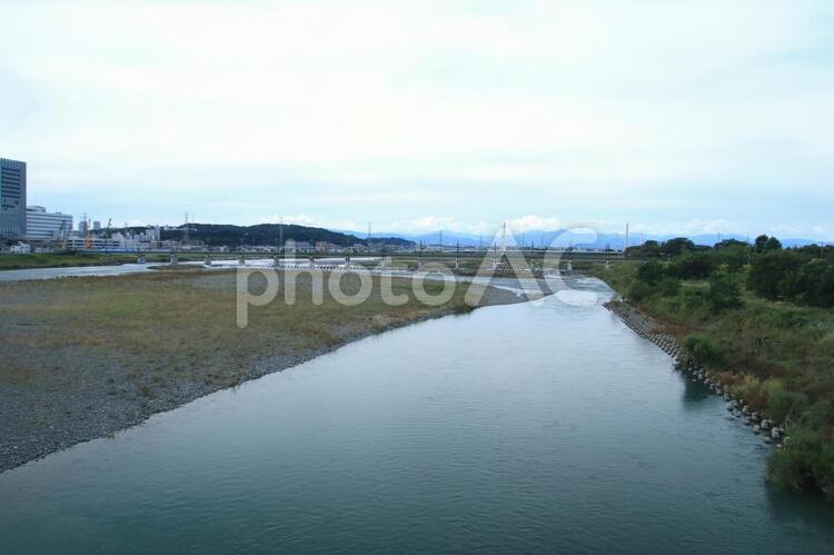 多摩川と京王線の鉄橋 多摩川,京王線の鉄橋,聖蹟桜ケ丘の写真素材