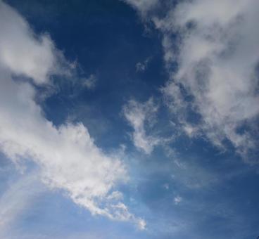 晴れの日の石垣島の空-4 晴れの日の石垣島の空-4の写真