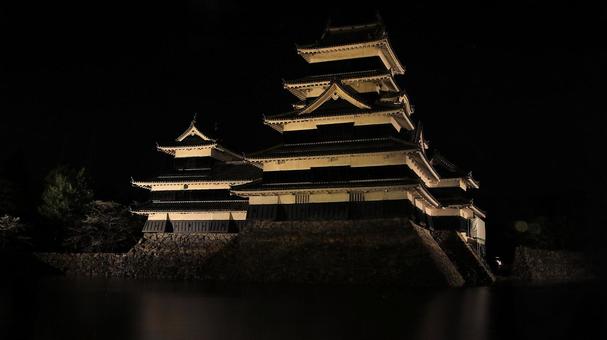 初秋の松本城大天守ライトアップ 初秋の松本城大天守ライトアップ 松本城,ライトアップ,夜景の写真素材