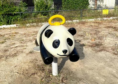 ある公園のパンダの遊具A_711Gの写真