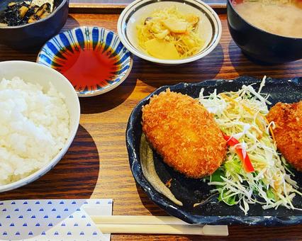 サクサクコロッケ定食のランチ サクサクコロッケ定食のランチ コロッケ,定食,和食の写真素材
