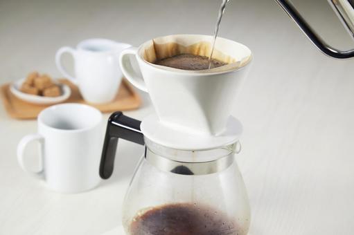 ドリップコーヒー ドリップコーヒー ドリップコーヒー,ペーパードリップ,ペーパーフィルターの写真素材