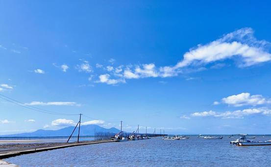 青空と海への道の写真