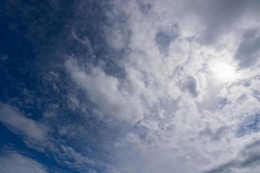 雲の多い空 雲の多い空の写真