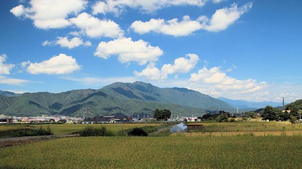 初秋の富士吉田市の田園風景 初秋の富士吉田市の田園風景の写真