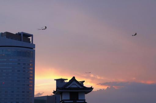 夕方のサンポート高松に揚がるベトナム凧 夕方のサンポート高松に揚がるベトナム凧 ベトナム凧,凧,夕方の写真素材