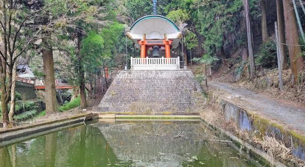 坂東33観音 17番 満願寺 鐘楼 坂東33観音 17番 満願寺 鐘楼 満願寺,出流山,鐘楼の写真素材