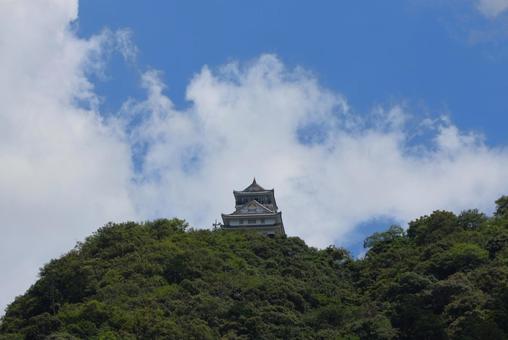 7月下旬の金華山と岐阜城の天守 7月下旬の金華山と岐阜城の天守の写真