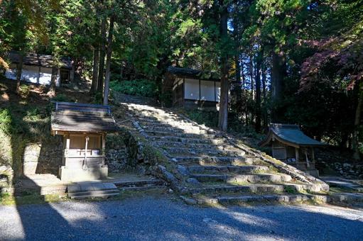 滋賀・大津市 日吉大社 八王子山への参道 八王子山,三宮宮,牛尾宮の写真素材