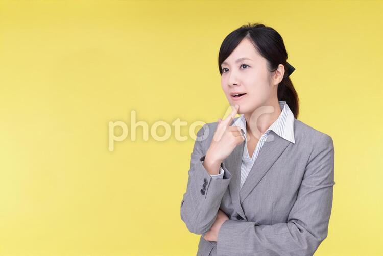 考え事をするビジネスウーマン 女性,ビジネウーマン,女の写真素材