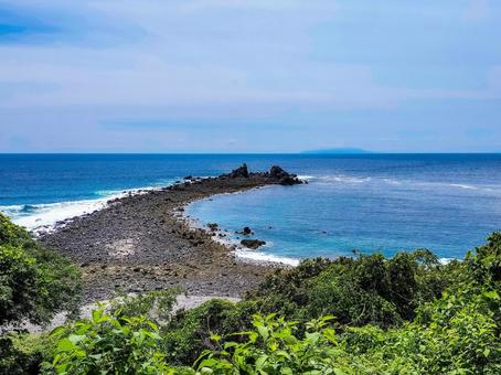 真鶴の遊歩道から三ツ石海岸を眺める 真鶴の遊歩道から三ツ石海岸を眺めるの写真