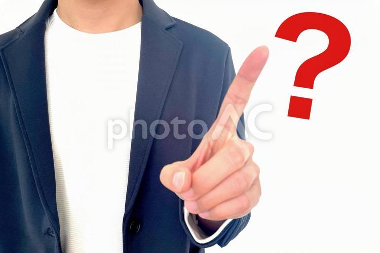 ビジネスの疑問に答える男性とはてなマーク 男性,人物,ビジネスの写真素材