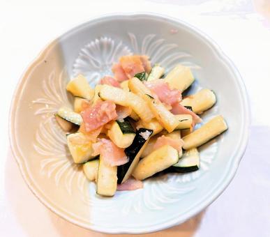 ズッキーニとベーコンのおかず ズッキーニとベーコンのおかず ズッキーニ,ベーコン,炒め物の写真素材