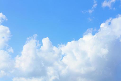 空の広がりを感じる背景素材 空の広がりを感じる背景素材 青い空,雲,青空の写真素材