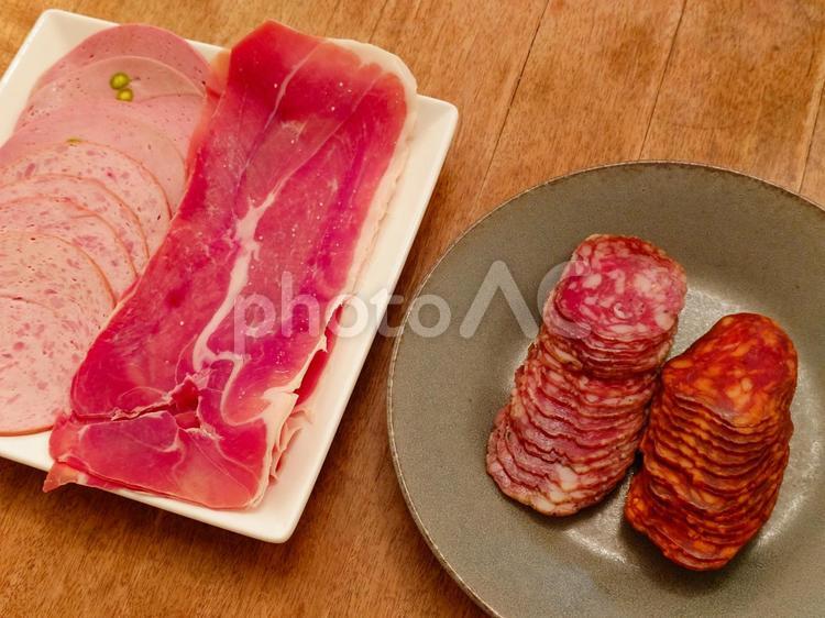 生ハムとソーセージスライス盛り合わせ2 生ハム,スライス,リオナソーセーシの写真素材