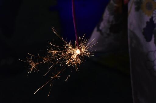 線香花火 花火,手持ち花火,線香花火の写真素材