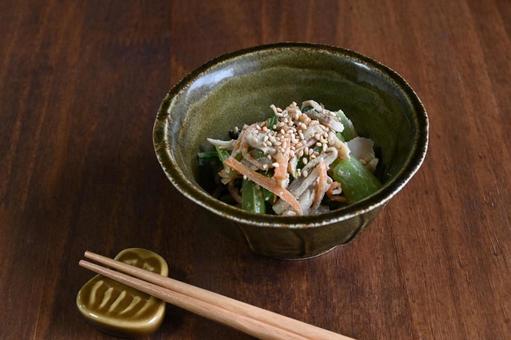 小松菜と舞茸の味噌マヨ和え 小松菜,舞茸,人参の写真素材