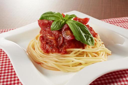 トマトソースパスタ トマトソースパスタ トマトスパゲッティ,トマトパスタ,フレッシュトマトパスタの写真素材