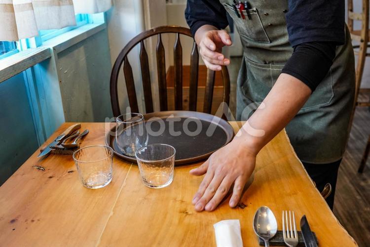 飲食店スタッフの手元 手元,男性,手の写真素材
