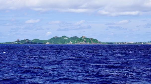 海から見た沖縄県伊是名村伊是名島 海から見た沖縄県伊是名村伊是名島の写真