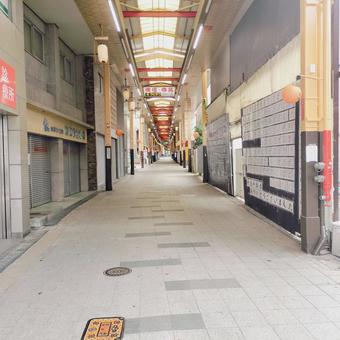 商店街の風景 商店街の風景 商店街,アーケード街,ショッピングの写真素材