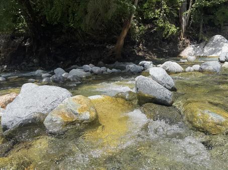 横尾から涸沢 5 川の流れ 横尾から涸沢 5 川の流れの写真