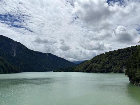 黒部湖 青空と湖面 黒部湖 青空と湖面 黒部湖,黒部ダム,青空の写真素材