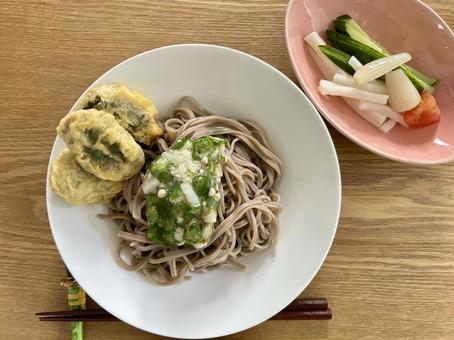 長芋オクラぶっかけそば 長芋オクラぶっかけそば ぶっかけそば,冷やしそば,料理の写真素材