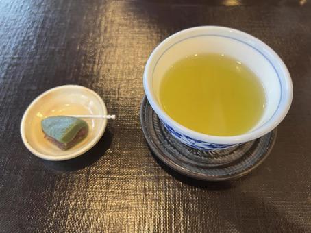 煎茶と柏餅 煎茶と柏餅 柏餅,煎茶,お茶の写真素材